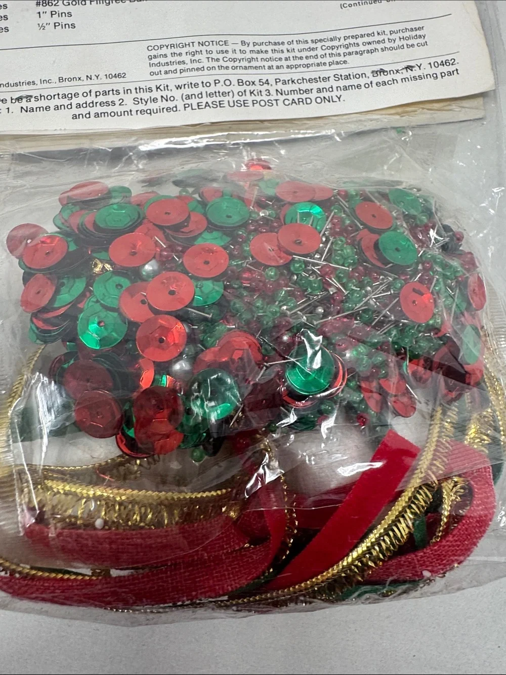 VINTAGE HOLIDAY CHRISTMAS BELLS ORNAMENTS CRAFT KIT PUSH PIN BEADS SEQUINS